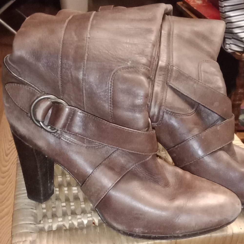 Womens size 6&1/2B Cole Haan boots